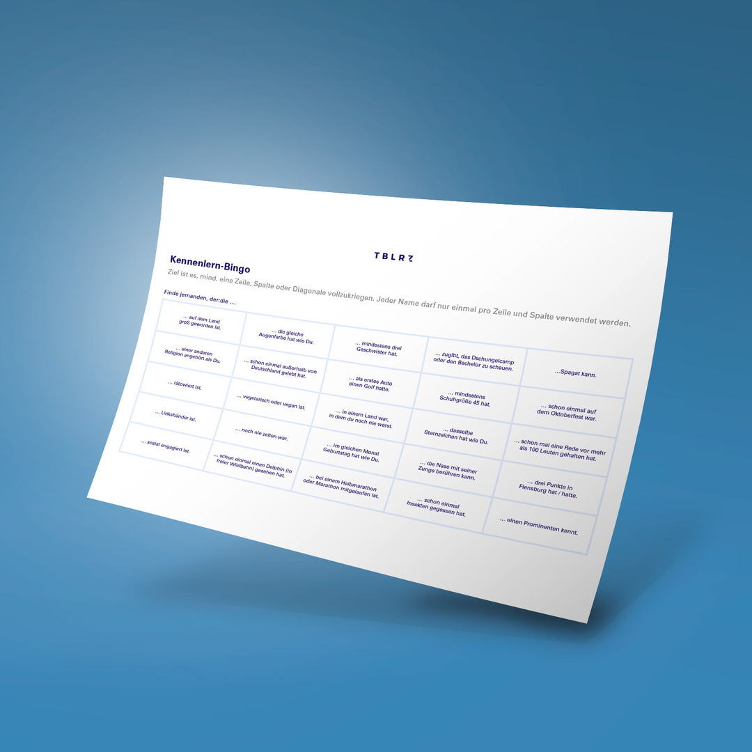 Blatt Papier mit Tabellen